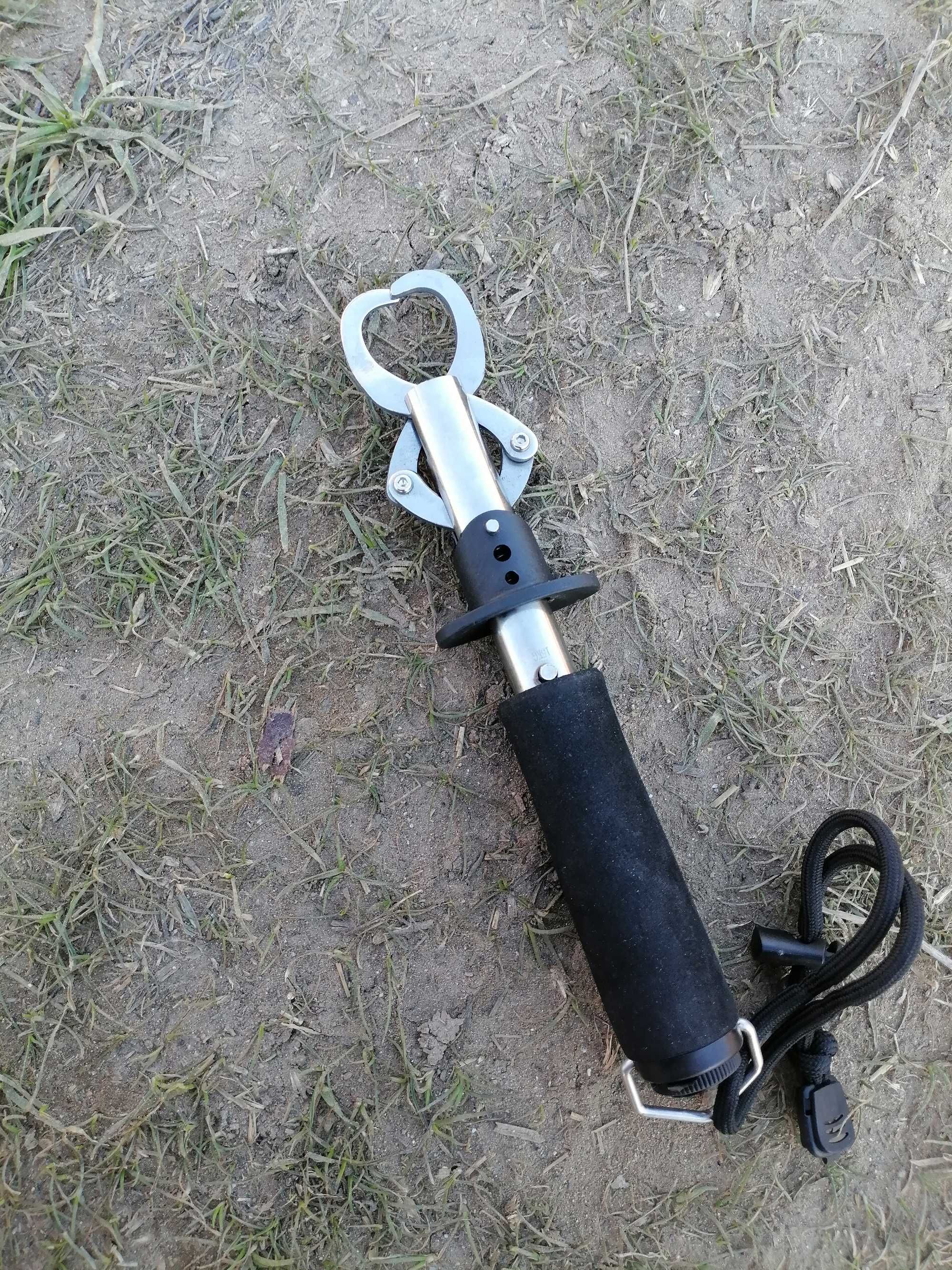 Рибарска щипка за хищници с кантар15 kg