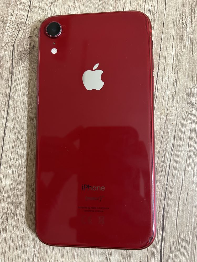 iPhone XR червен 64gb