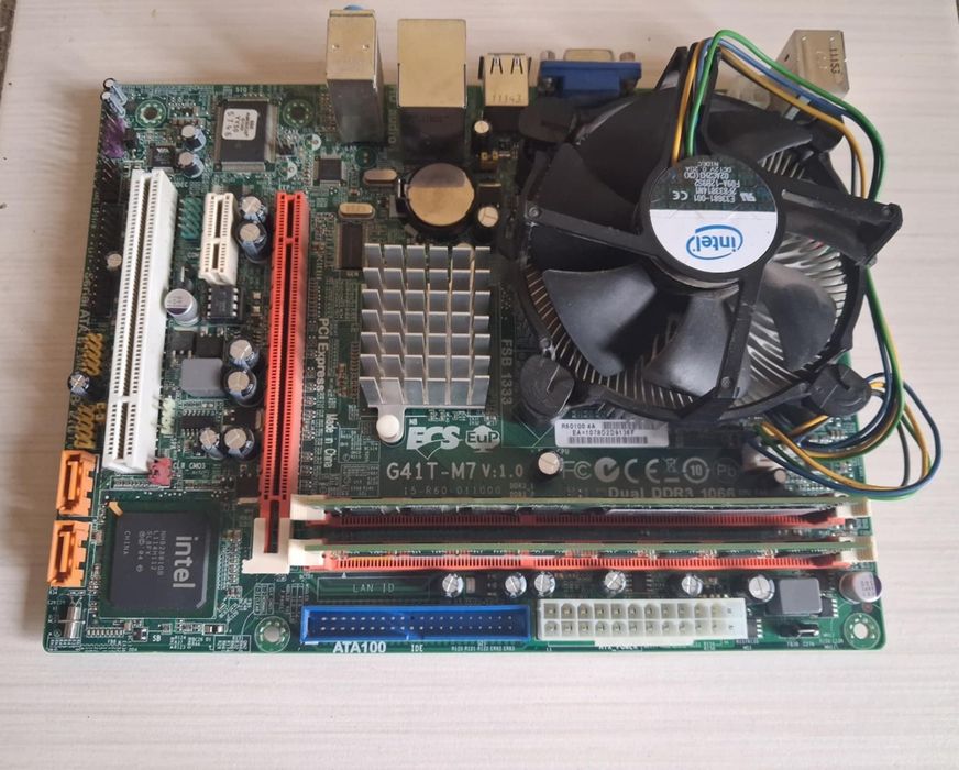 Оборудвано дъно ECS G41T-M7  Intel Core quad 8300 и Ram 4gb.