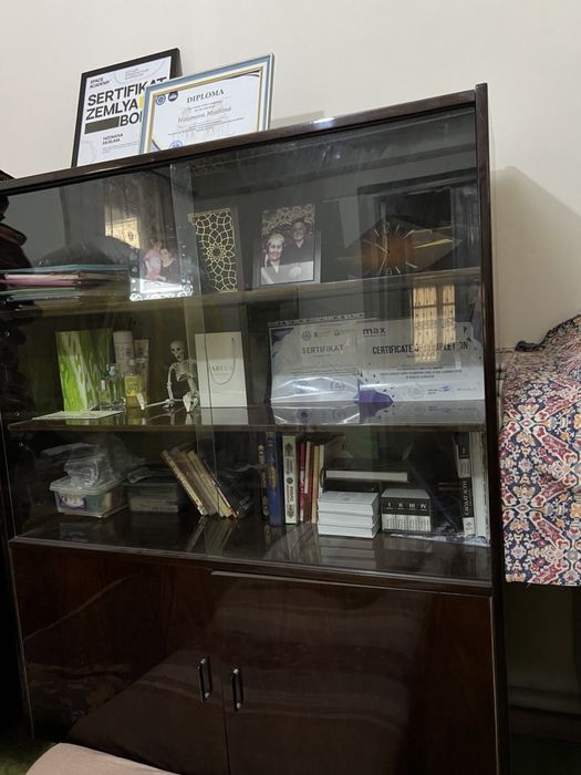 Uy mebel1 - Germanyada ishlab chiqilgan xolati yaxshi saqlangan mebel