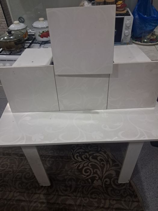 Комплект стол со стульями.