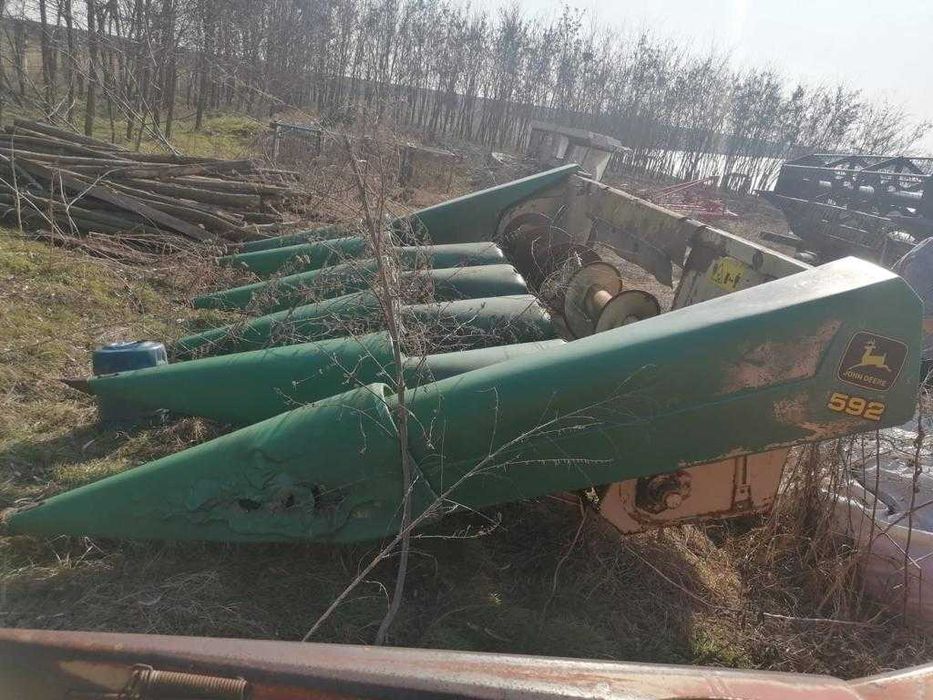Header porumb John Deere 592