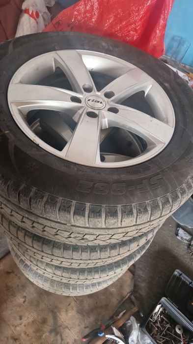 Jante cu anvelope în stare foarte bună