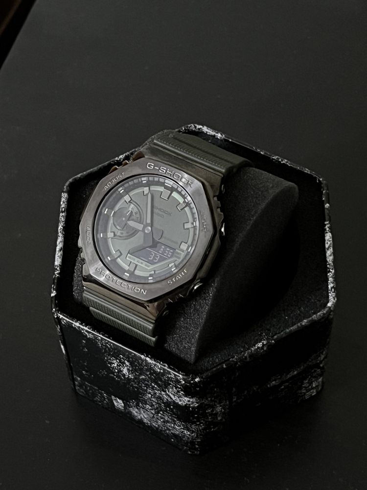 Часы Casio G-Shock GM-2100B-3AER