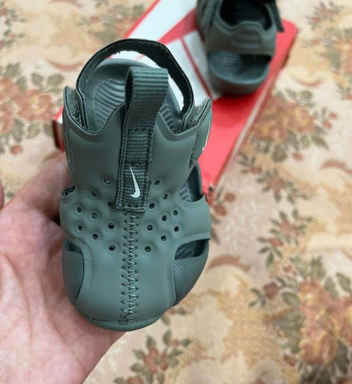 Нови!!! Сандали Nike номер 17