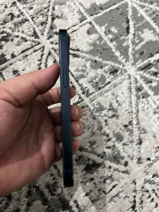 Iphone 13 128 sotiladi sostanya ideal aybi yoq qaropka bor