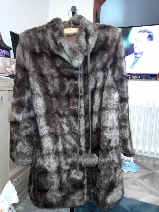 Vând Geaca (bărbați)și Haina din blana naturala (Dama)