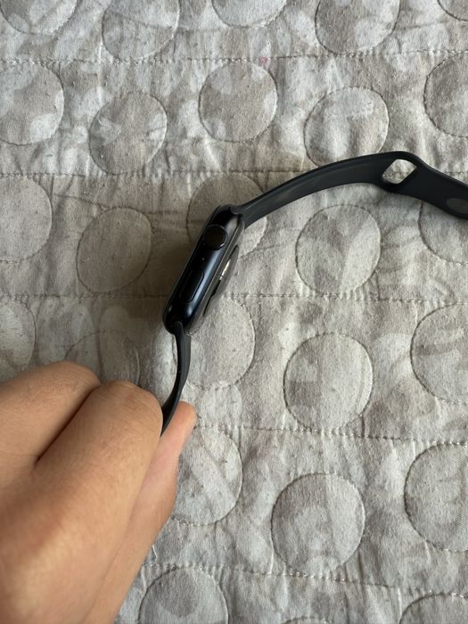 Iwatch 8 45 mm sotiladi