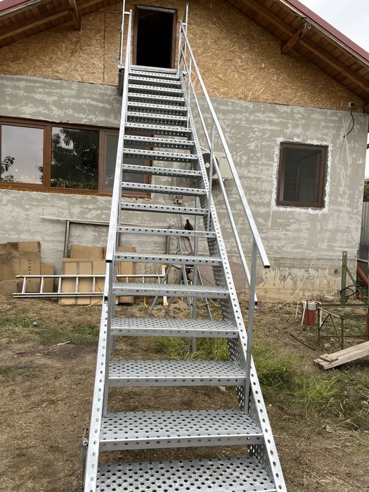Scări metalice zincate