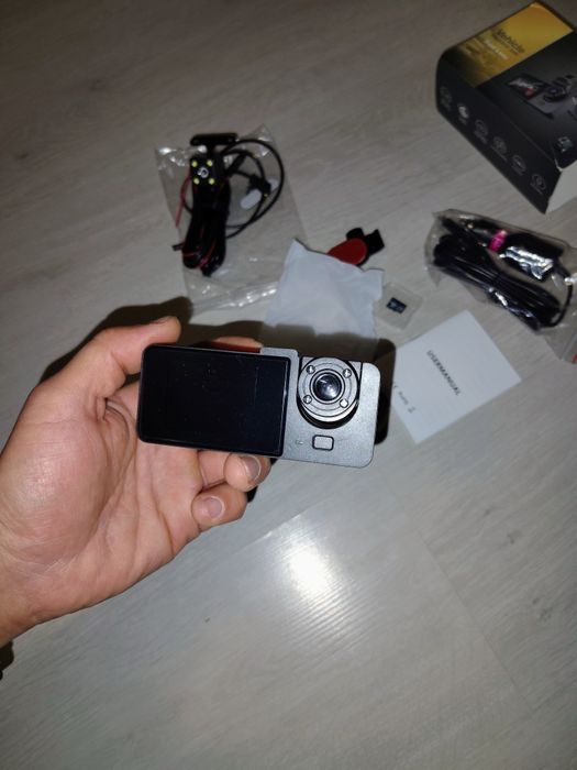 Camera auto de bord triplă