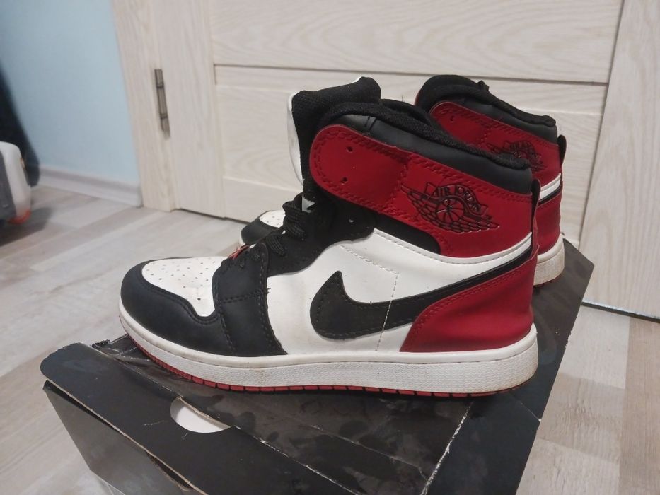 Продавам два чифта обувки nike!