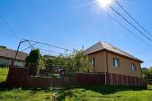 Vând casă COMPLET RENOVATĂ 250 mp + teren 8177 mp