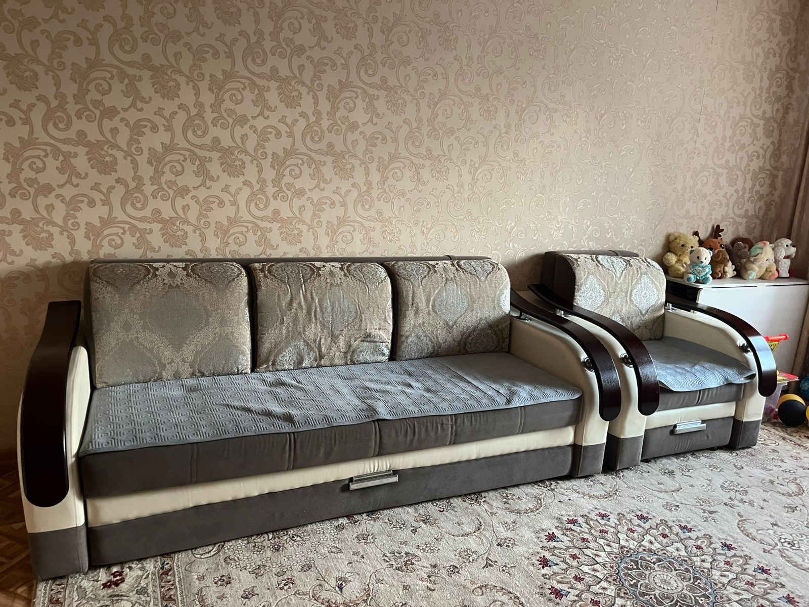 Продам диван и кресло