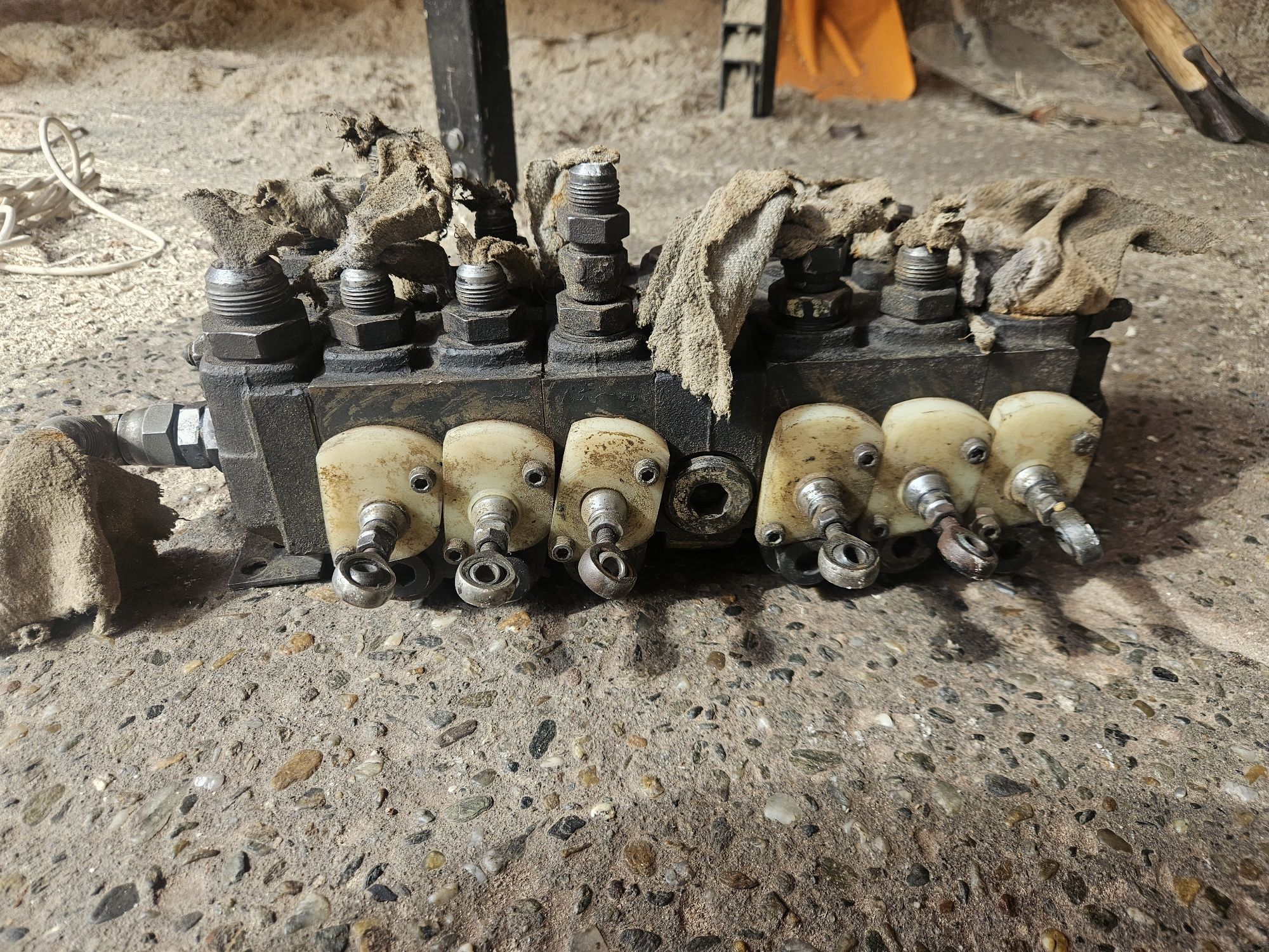 Distribuitor macara loglift 135z