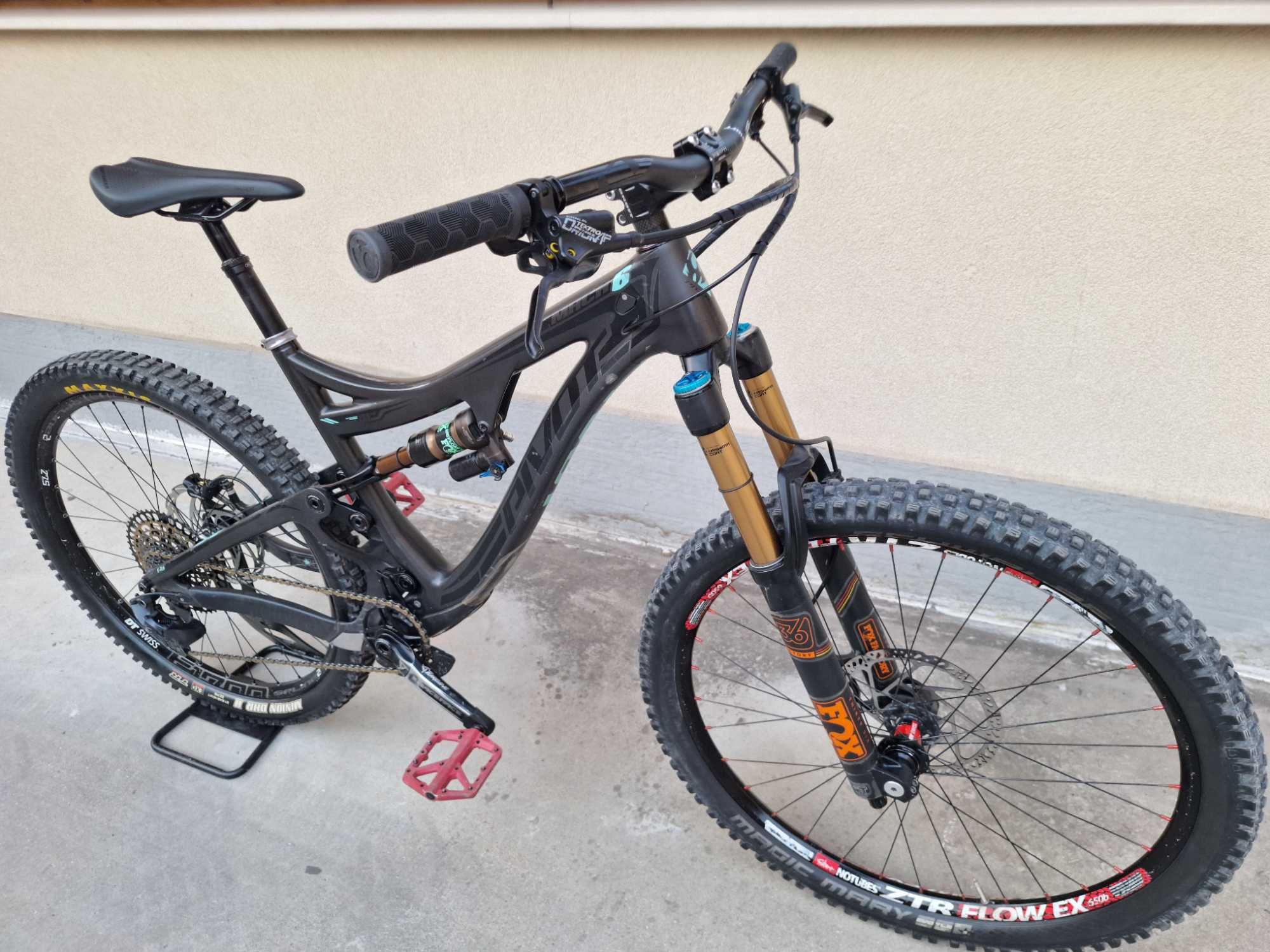 Pivot Mach 6 Carbon Team