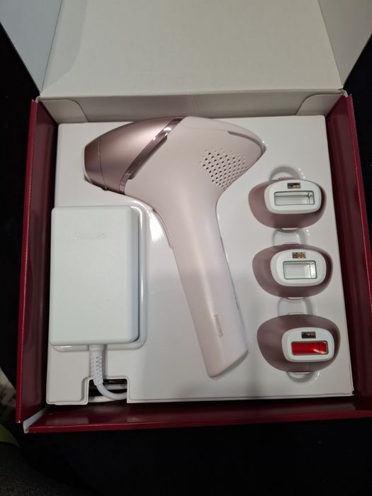 Фотоепилатор Philips Lumea 9900