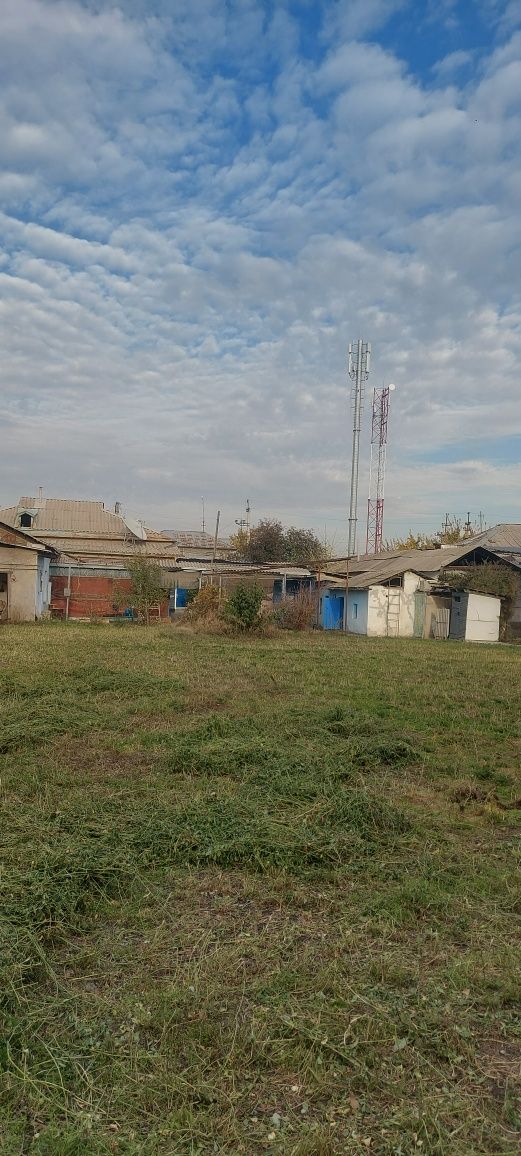 Продаётся  в Борданкуле участок 14 соток с домом,недалеко от школы.