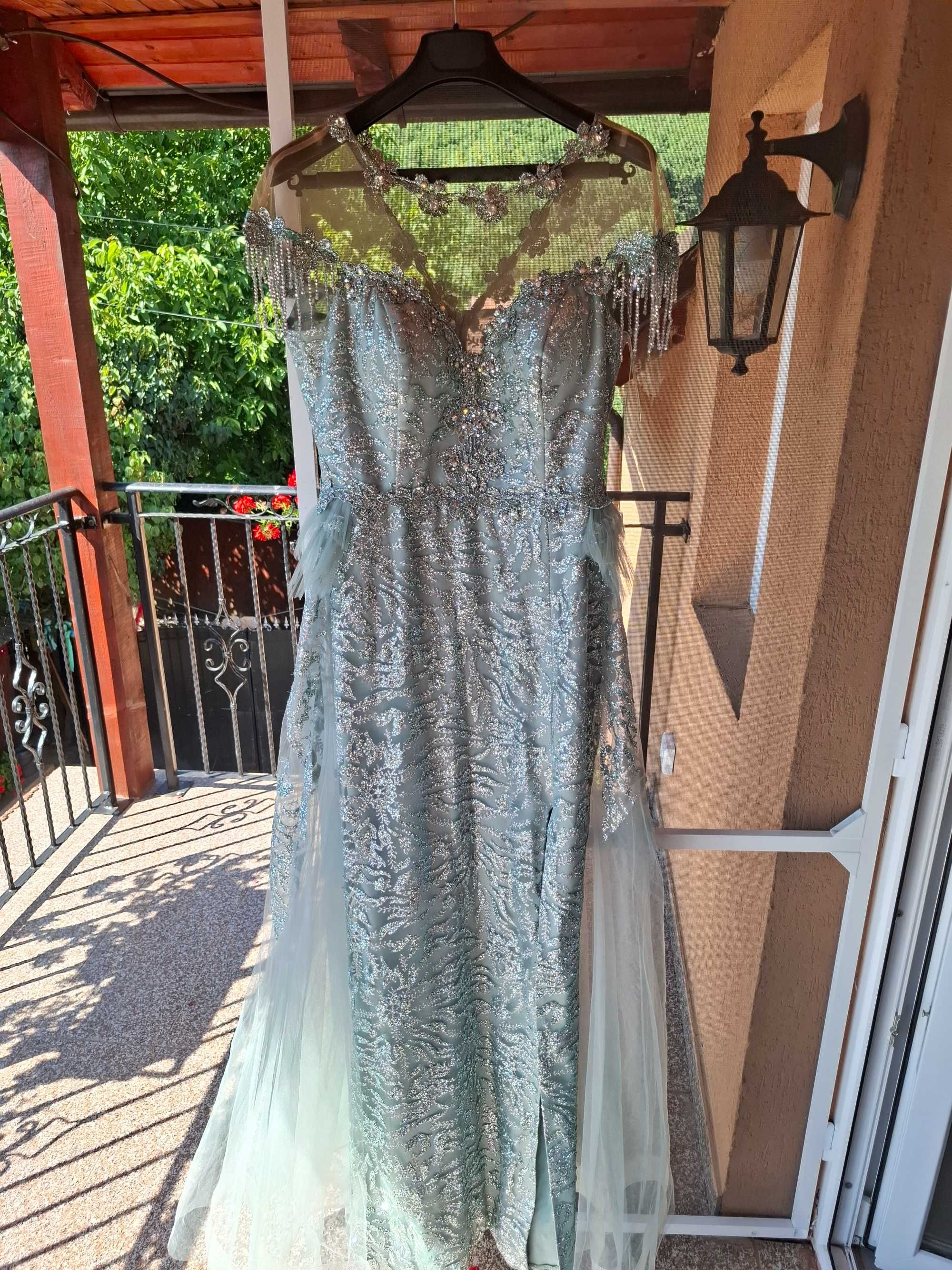 Rochie eleganta cu trena