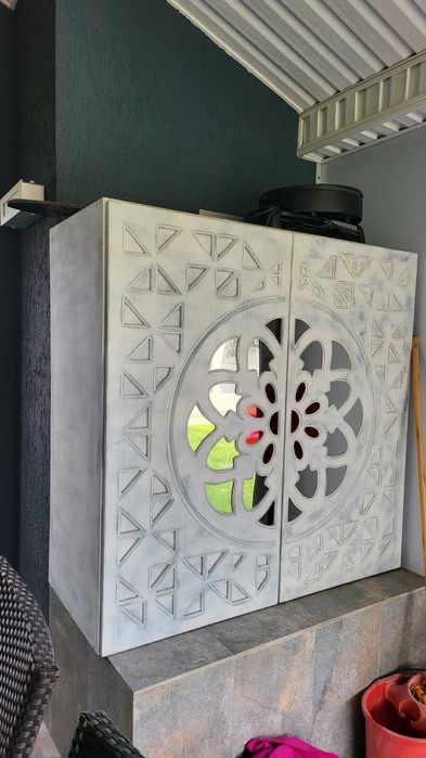 Mobilier comercial și standuri expoziționale – la comandă