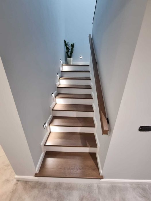 Scari din lemn masiv de stejar