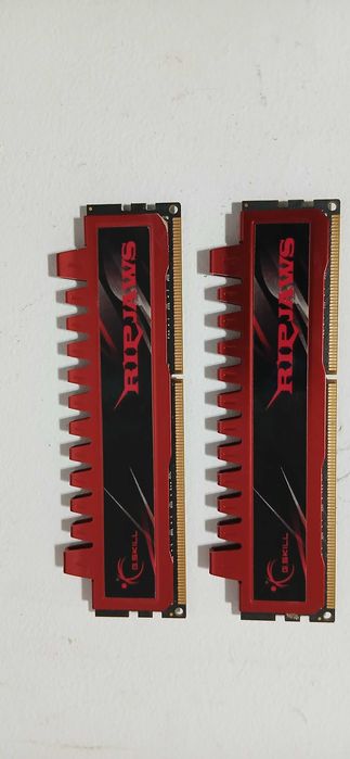 Продавам DDR3 RAM–G.Skill Ripjaws (2x2GB) + Corsair Vengeance (1x4GB)