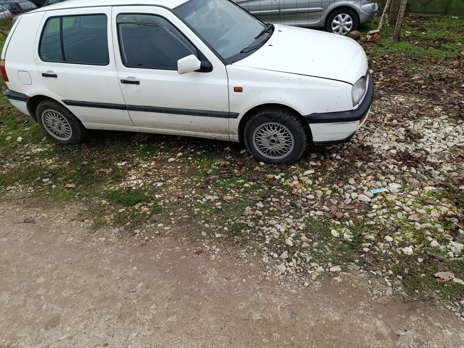 Продава се на Части Volkswagen Golf