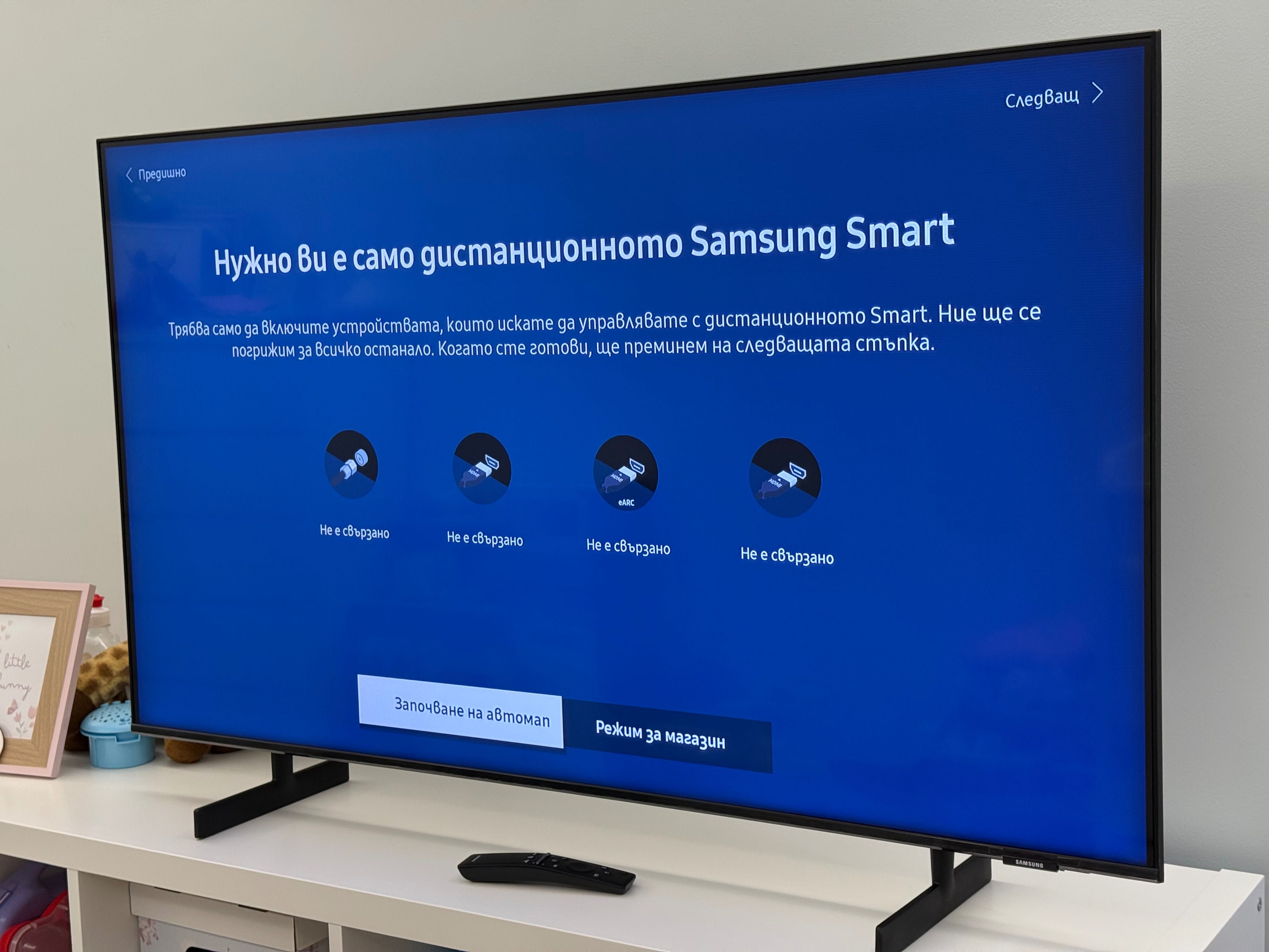 Samsung 50AU8072 4K UHD рестартира се