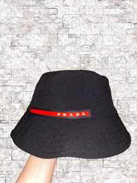 Дамска шапка Prada