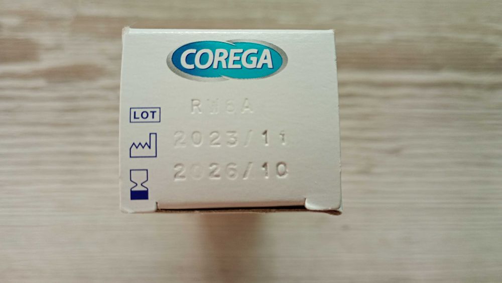 Corega. Екстра силен фиксиращ крем за зъбни протези .