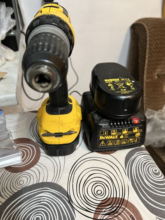 Dewalt бормашина/ винтоверт с две батерии