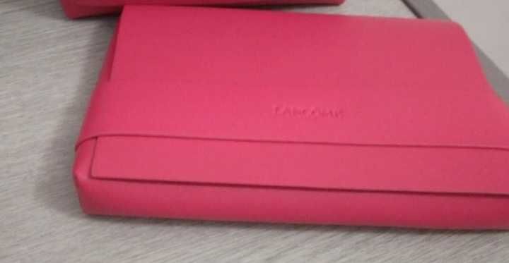 Чанта за грим Lancome , тъмно розова