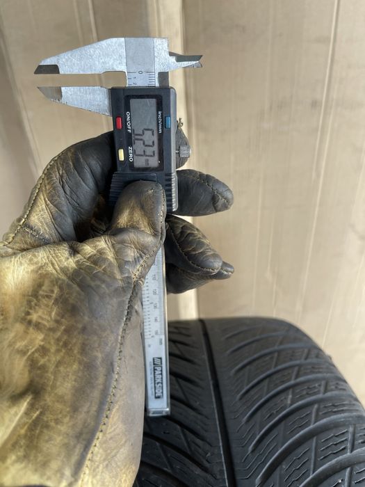 235/45R19 Michelin Pilot Alpin 5