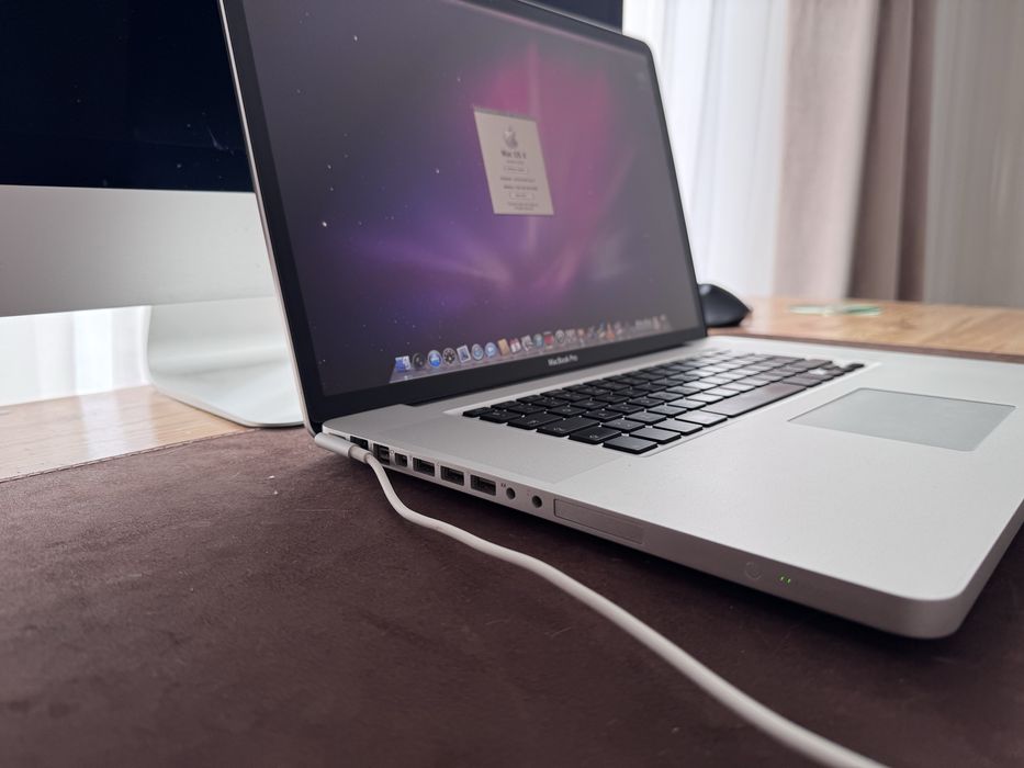 MacBook Pro (17-inch, Mid 2010), i7 2.8 Ghz, Configurație Rară, 9.5/10