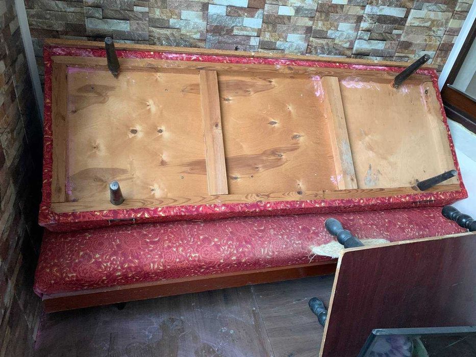 Eski mebel: shkaf, vanna, moyka, krovatlar