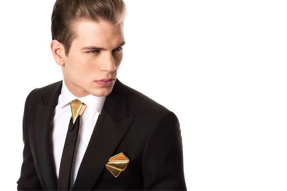 Cravata si batista portelan