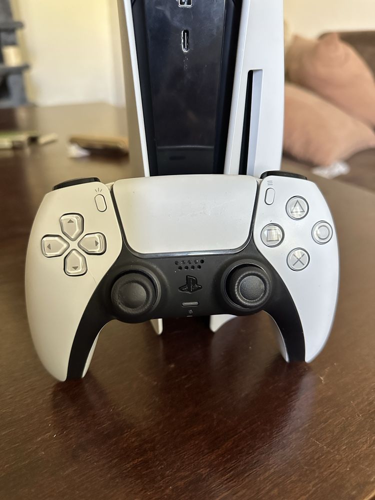Playstation 5 един контролер