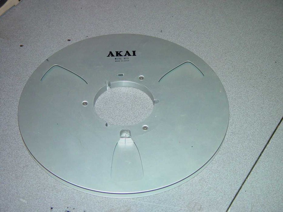 Benzi magnetofon Revox de aluminiu, role si cutii, role Akai