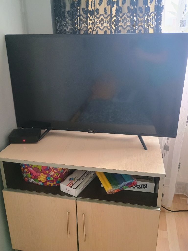 Smart TV Vinchi 101 cm