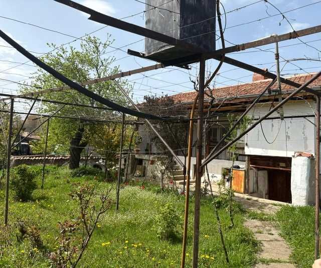 Home Depo продава къща в село Енина - Казанлък