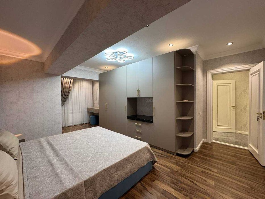 3 комн квартира в центре. Метро Космонавтов (ИТ)