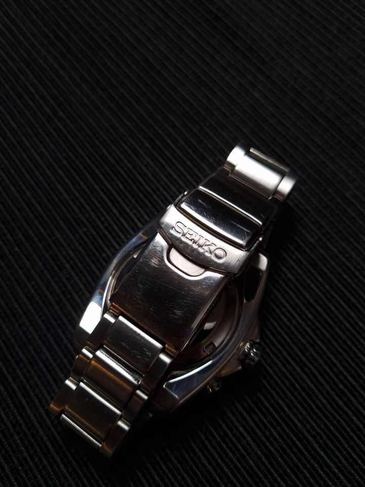 Seiko Kinetic - 5M62-0BL0 Divers Black Dial 200m