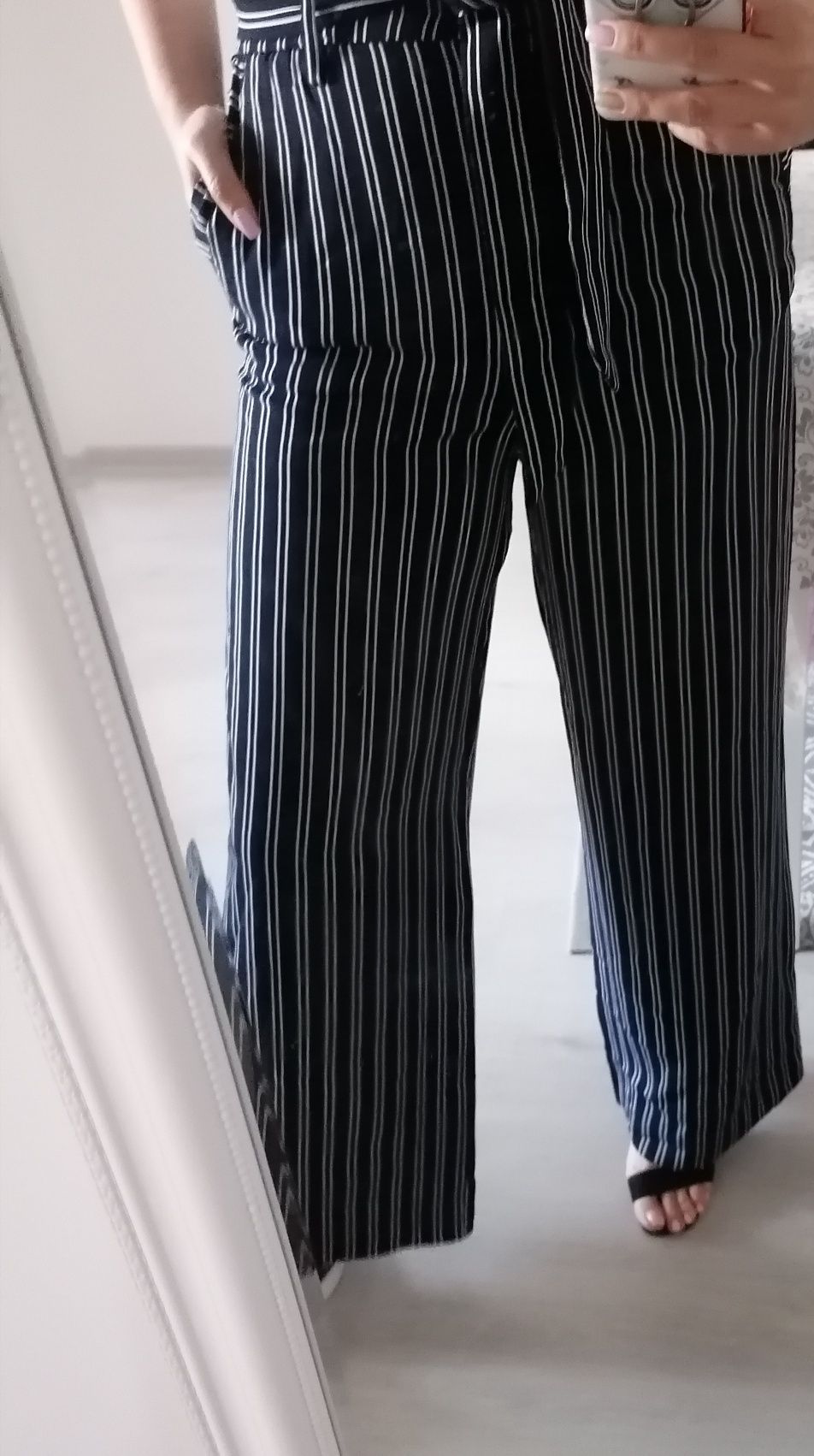 Pantaloni noi H&M stil Palazzo, eleganti, cu dungi, cordon in talie