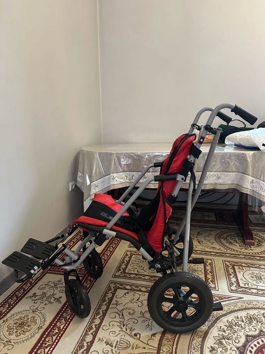 Прогулочная инвалидная коляска