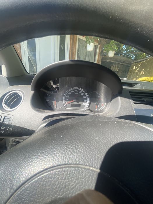 Vând suzuki SWIFT