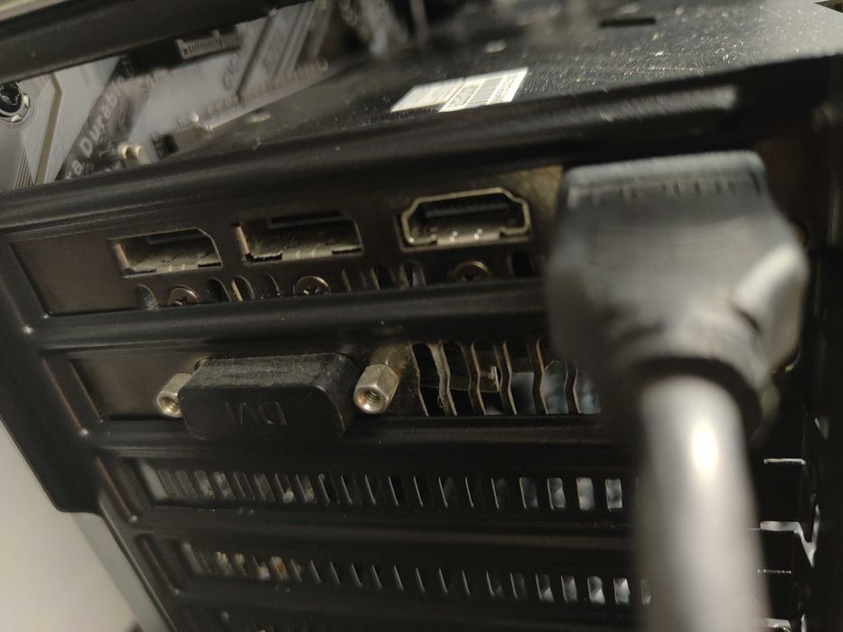 PC i5 9600k  32 GB DDR4  Video GTX 1070  ssd 1t