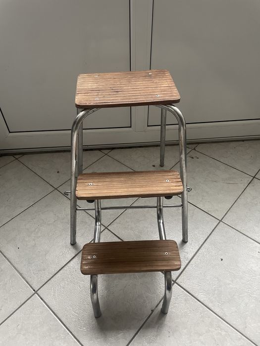 Scară pliabila cu treaptă