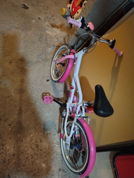 Vând bicicletă fete 3-6 ani