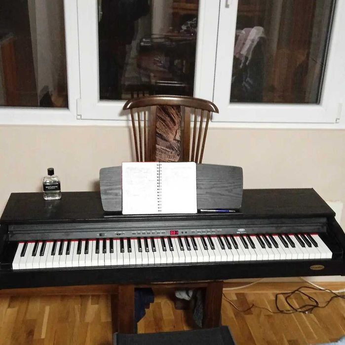 Класическо електроно пиано