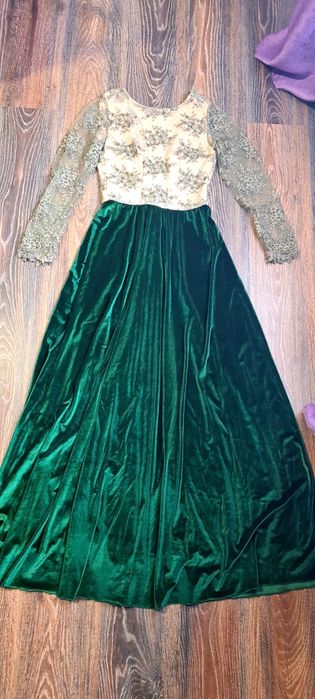 Vând rochie din catifea