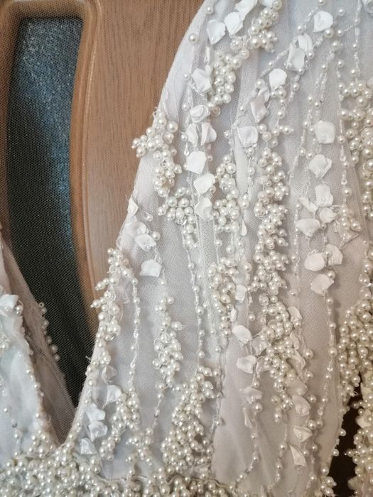Vând rochie de mireasa "tip sirenă" cu perle